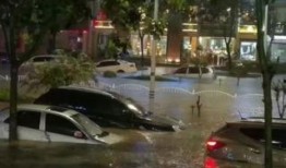 西安爆料暴雨最新消息,城区内涝严重，紧急救援行动展开